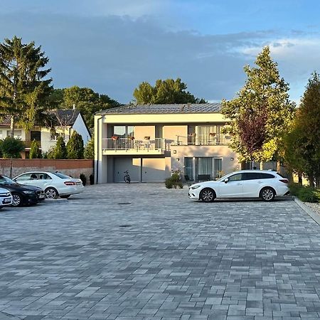 Linden Apartman 001 - Adults Only Mosonmagyaróvár 外观 照片