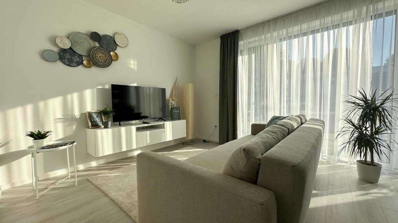 Linden Apartman 001 - Adults Only Mosonmagyaróvár 外观 照片