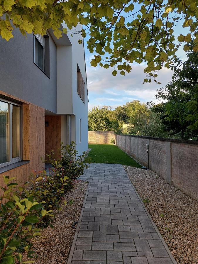 Linden Apartman 001 - Adults Only Mosonmagyaróvár 外观 照片