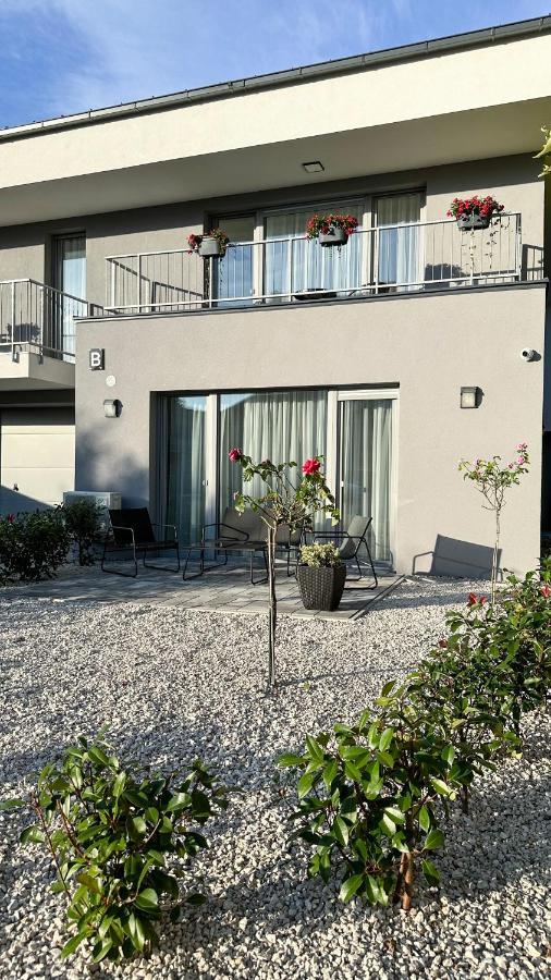 Linden Apartman 001 - Adults Only Mosonmagyaróvár 外观 照片