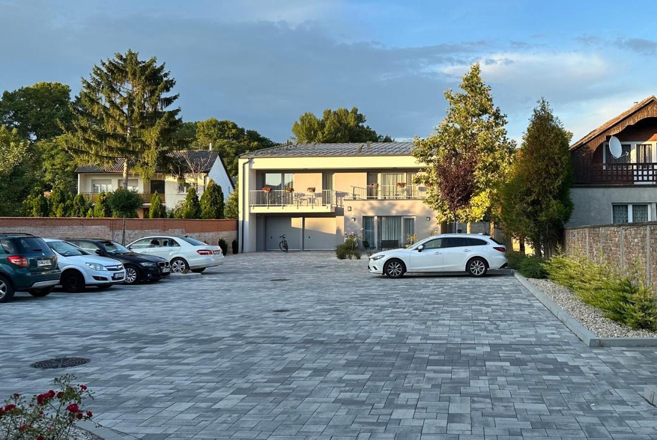 Linden Apartman 001 - Adults Only Mosonmagyaróvár 外观 照片