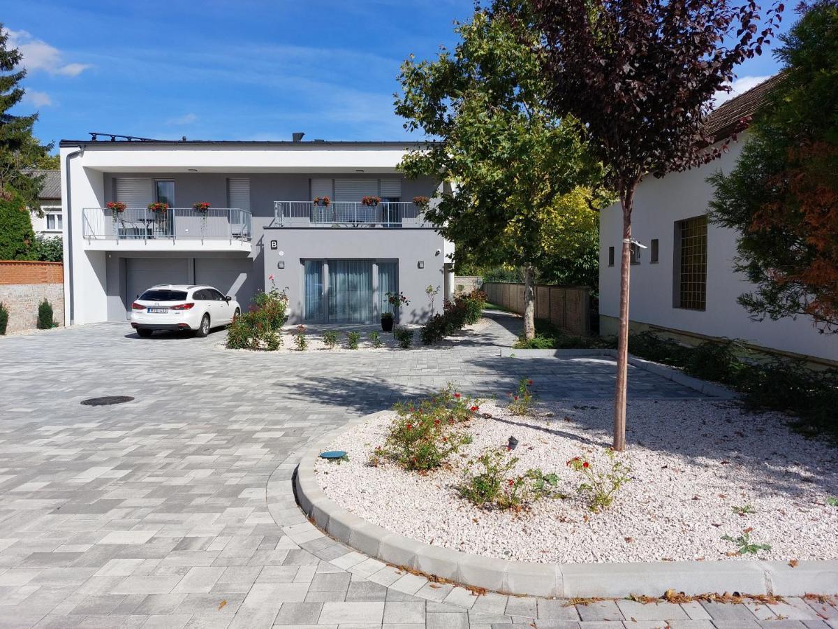 Linden Apartman 001 - Adults Only Mosonmagyaróvár 外观 照片