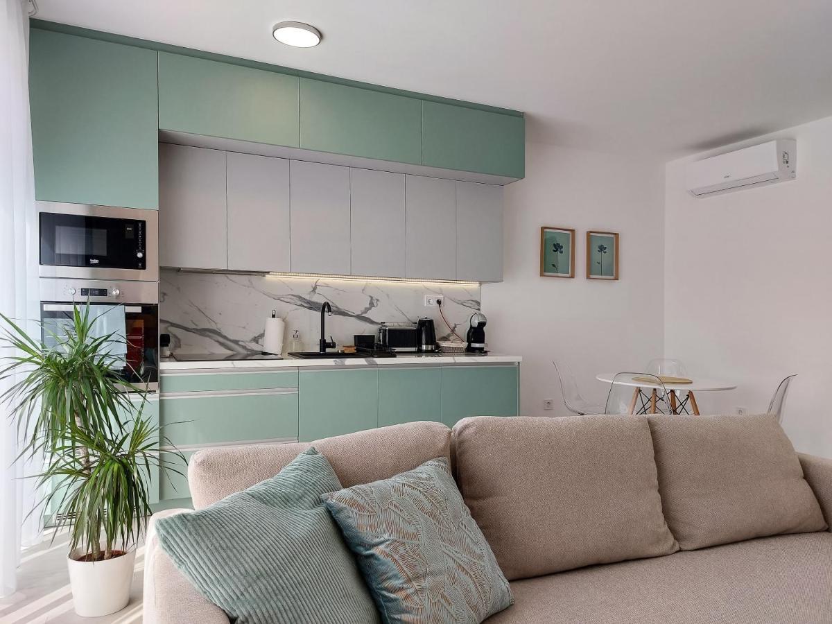 Linden Apartman 001 - Adults Only Mosonmagyaróvár 外观 照片